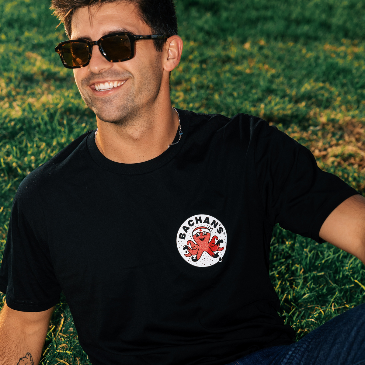Knuckles Tee Y8